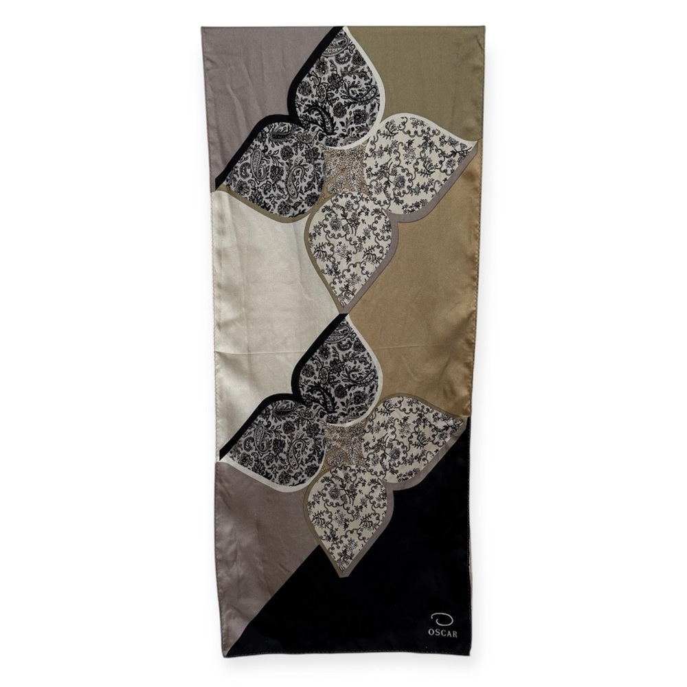 Oscar Oscar De La Renta 100% Silk Paisley Color Black Scarf